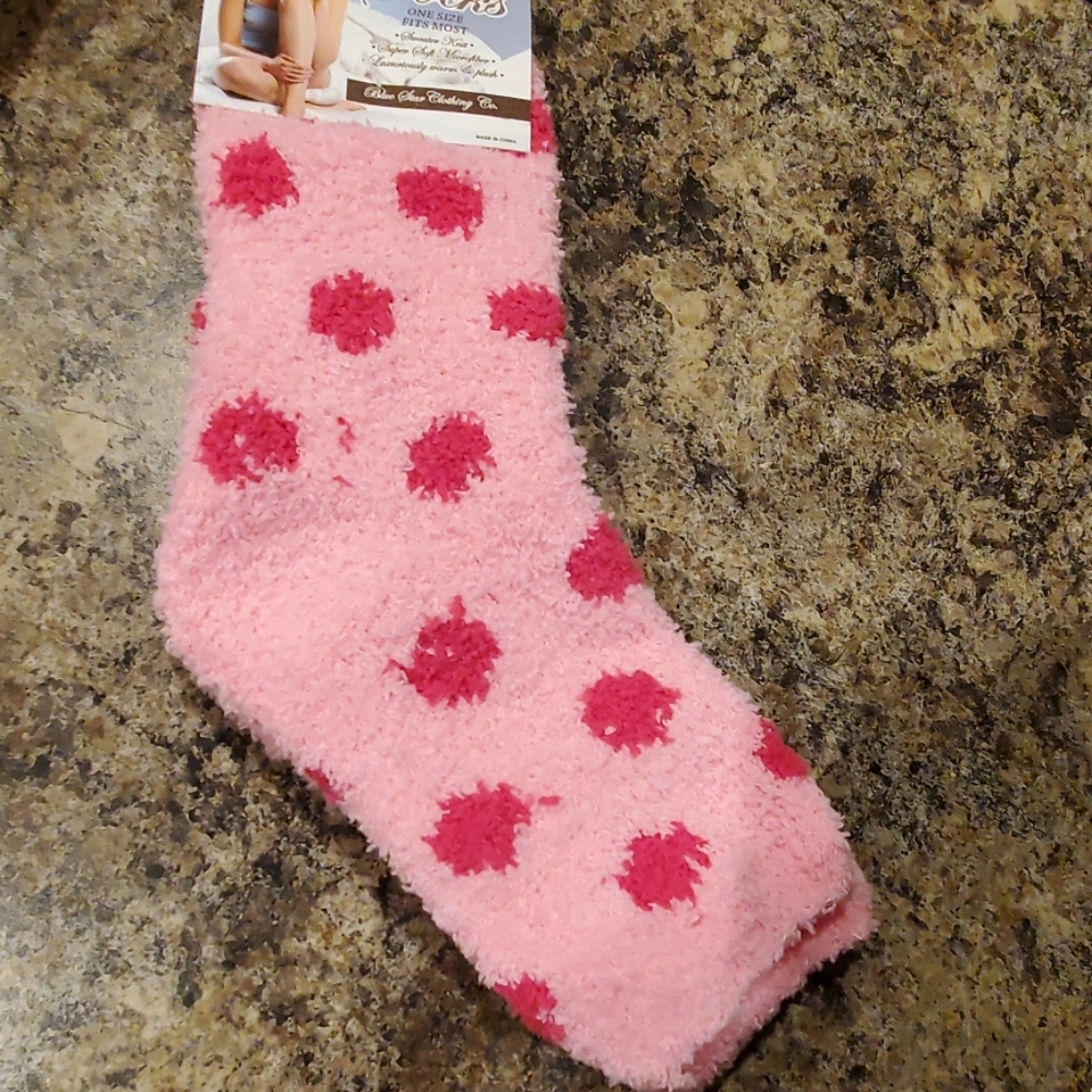 Fuzzy Pink polka dot slipper socks